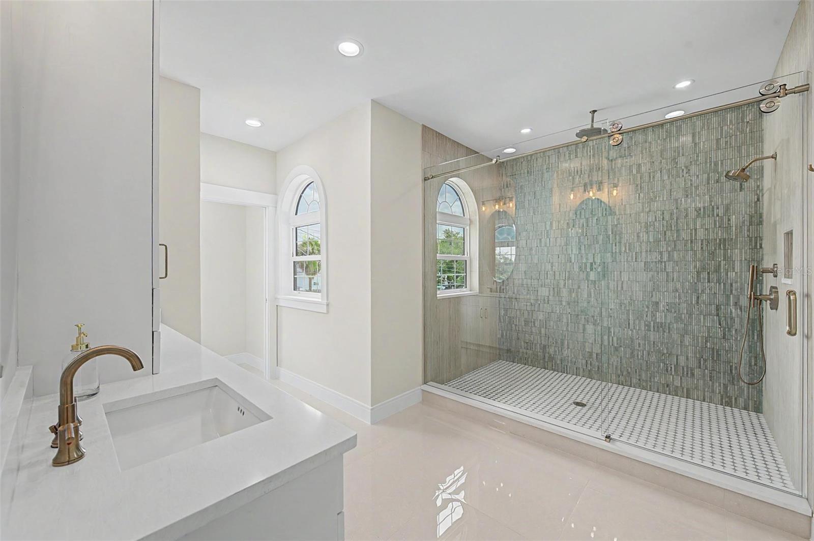 110 S ARRAWANA AVE #1 — photo 25