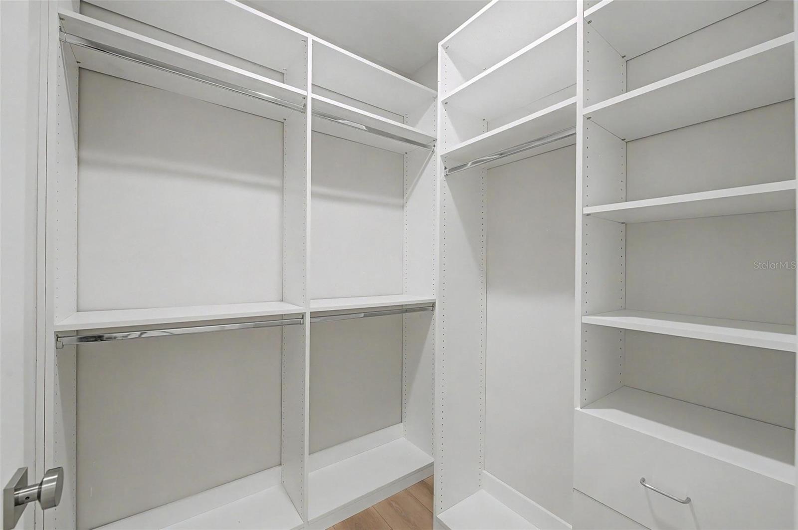 110 S ARRAWANA AVE #1 — photo 38