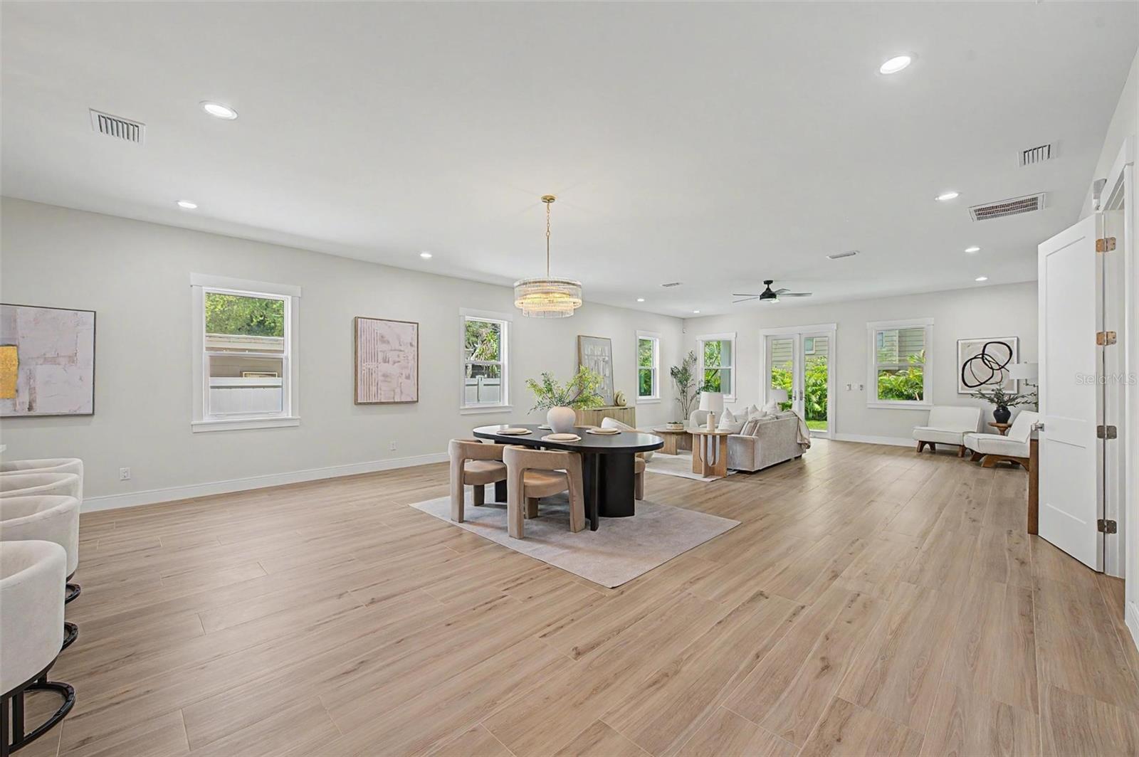 110 S ARRAWANA AVE #1 — photo 8