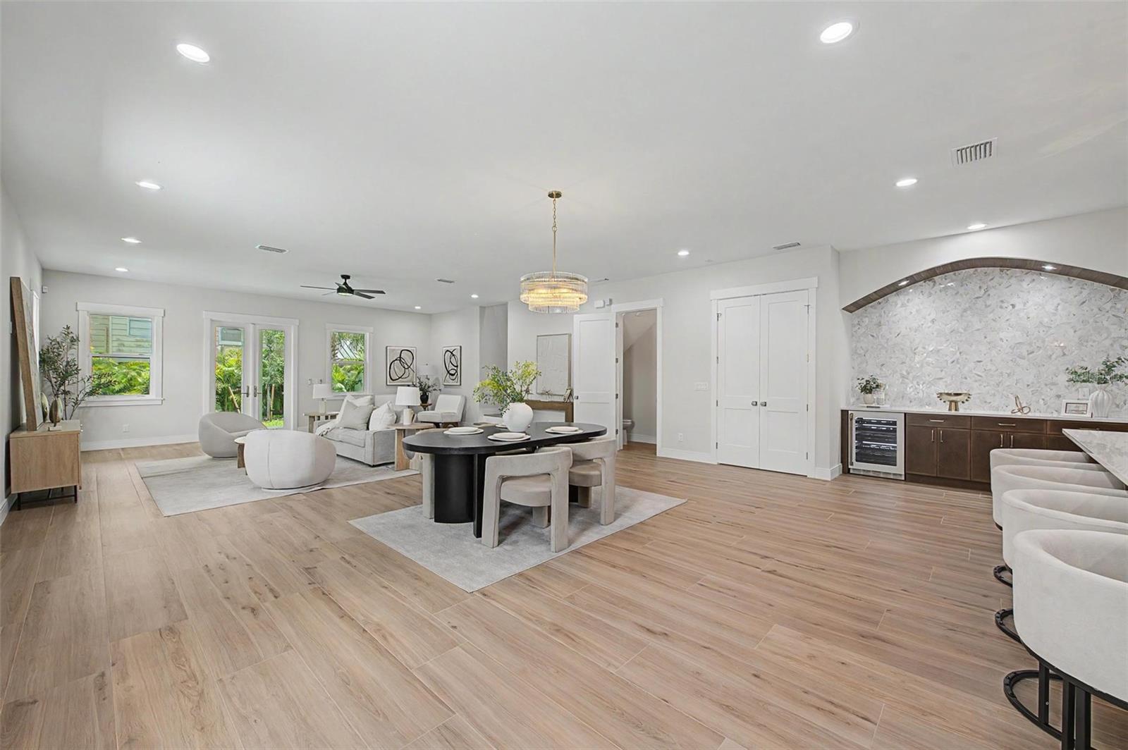 110 S ARRAWANA AVE #1 — photo 9
