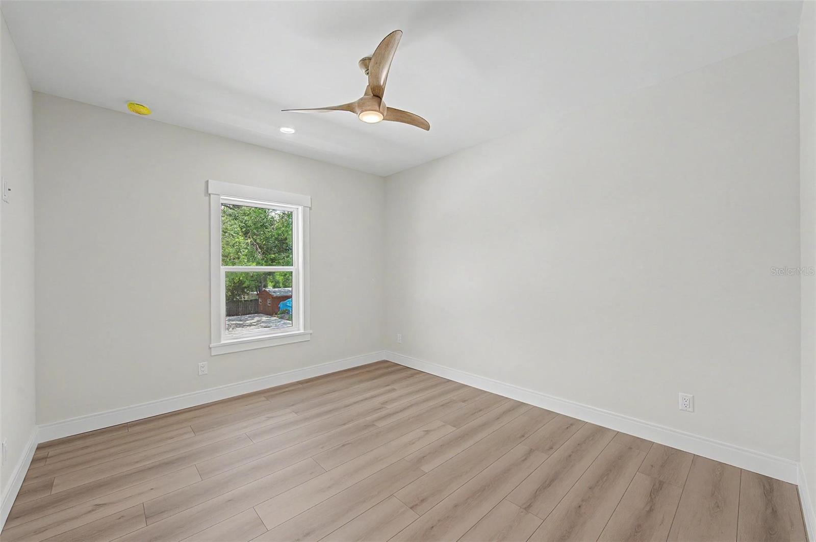 110 S ARRAWANA AVE #1 — photo 37