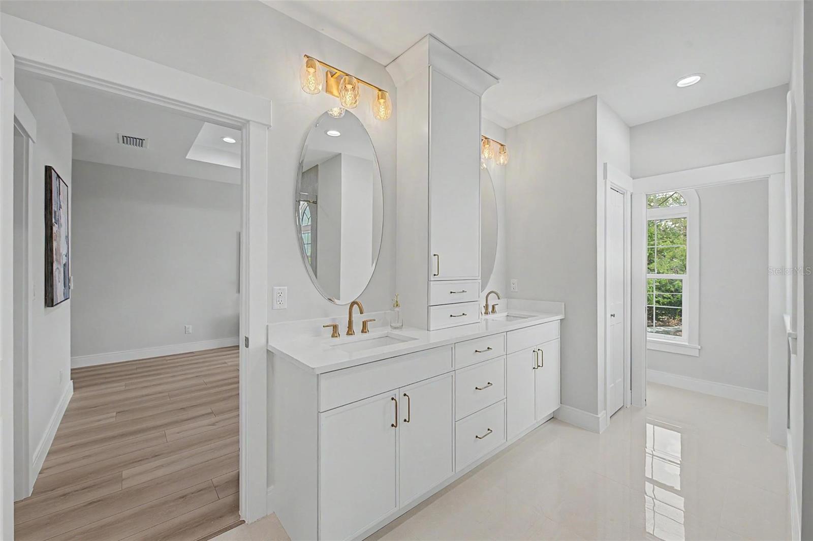 110 S ARRAWANA AVE #1 — photo 26