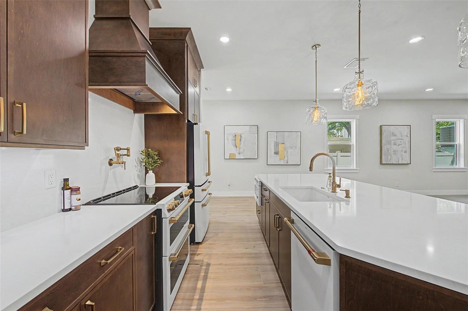 110 S ARRAWANA AVE #1 — photo 16