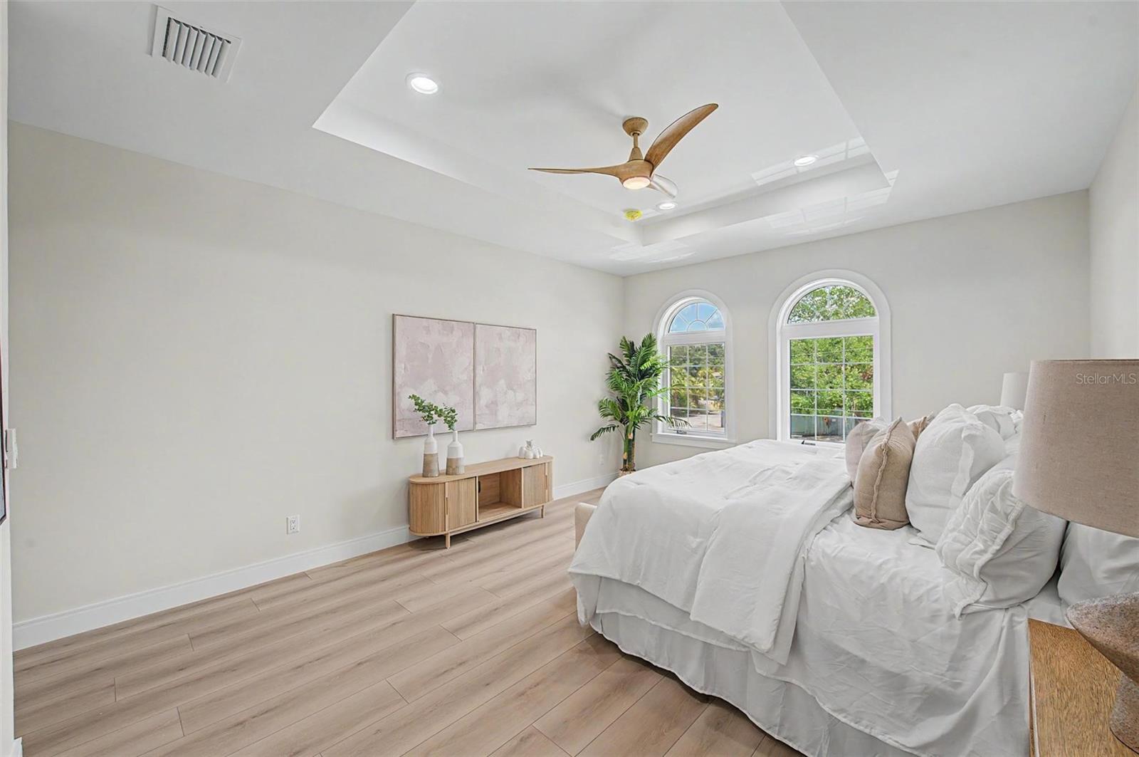 110 S ARRAWANA AVE #1 — photo 24