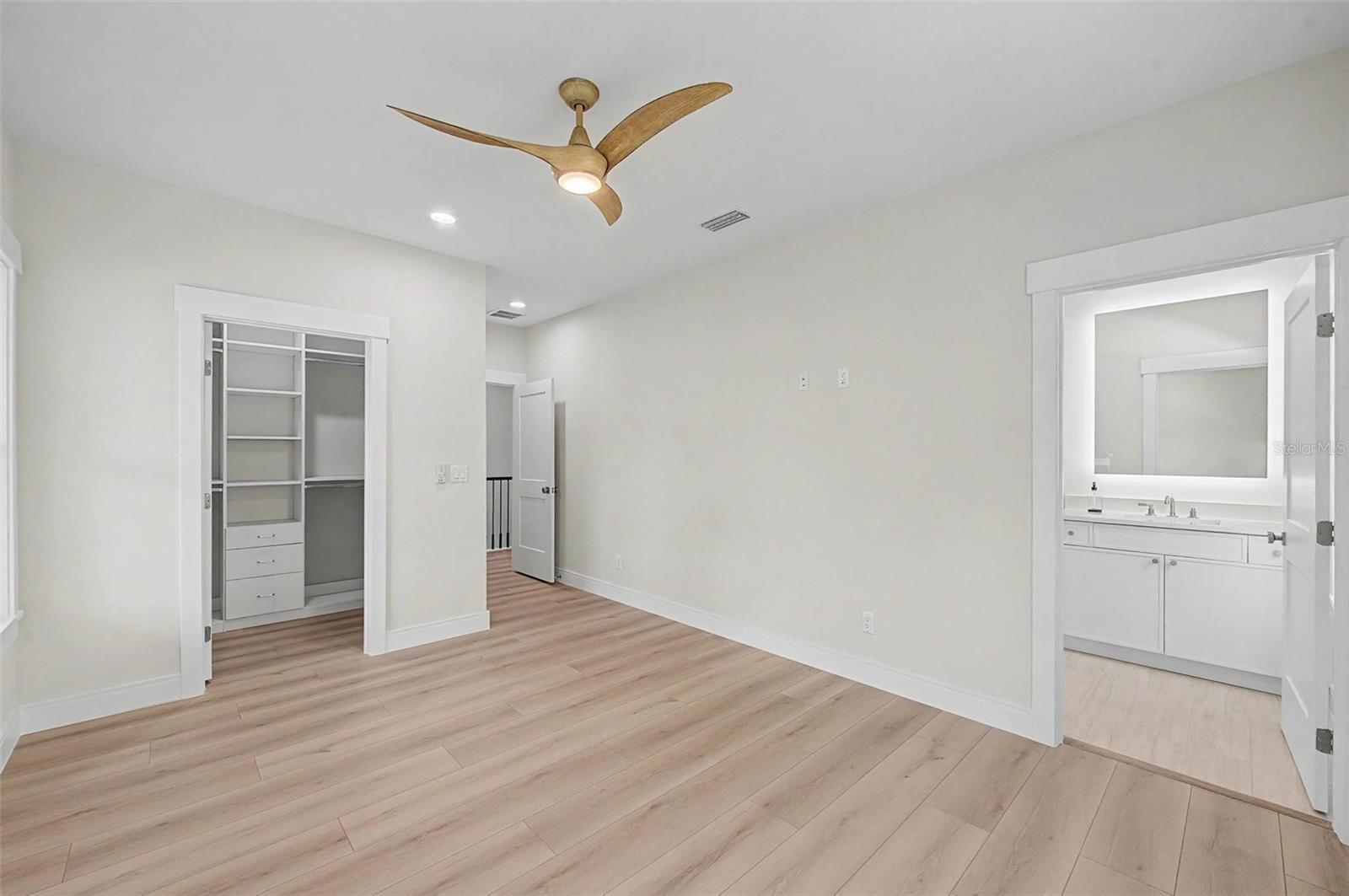 110 S ARRAWANA AVE #1 — photo 40