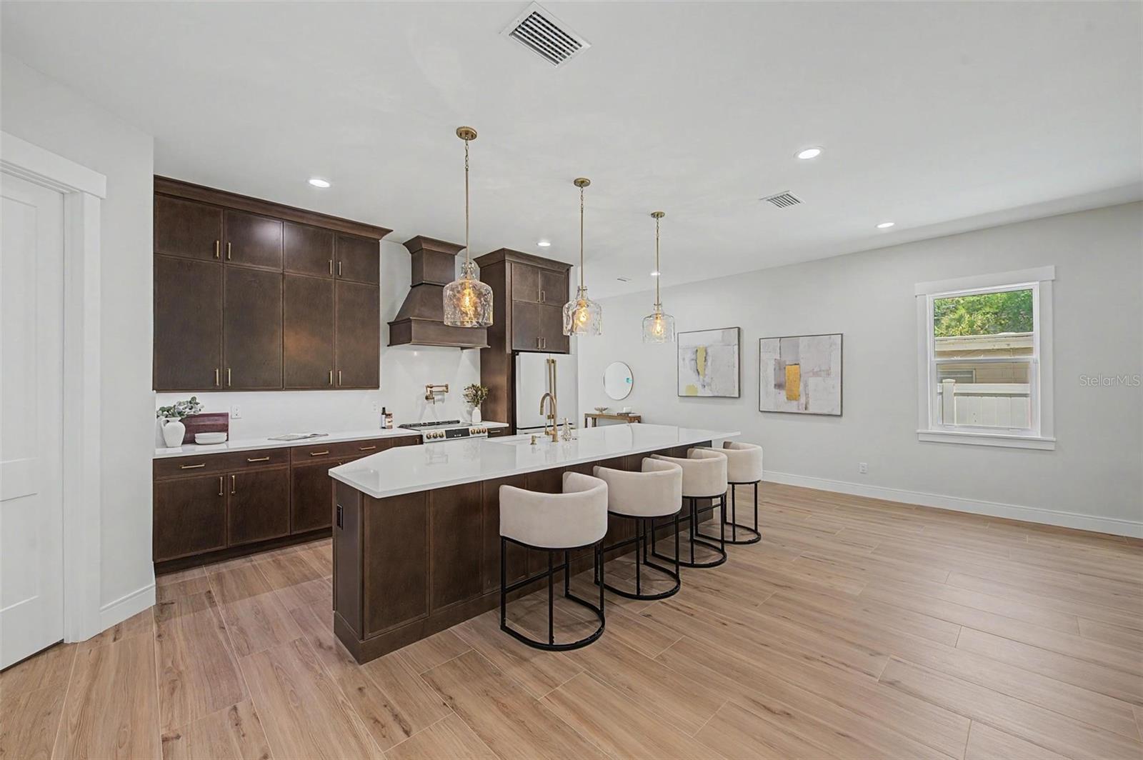 110 S ARRAWANA AVE #1 — photo 18