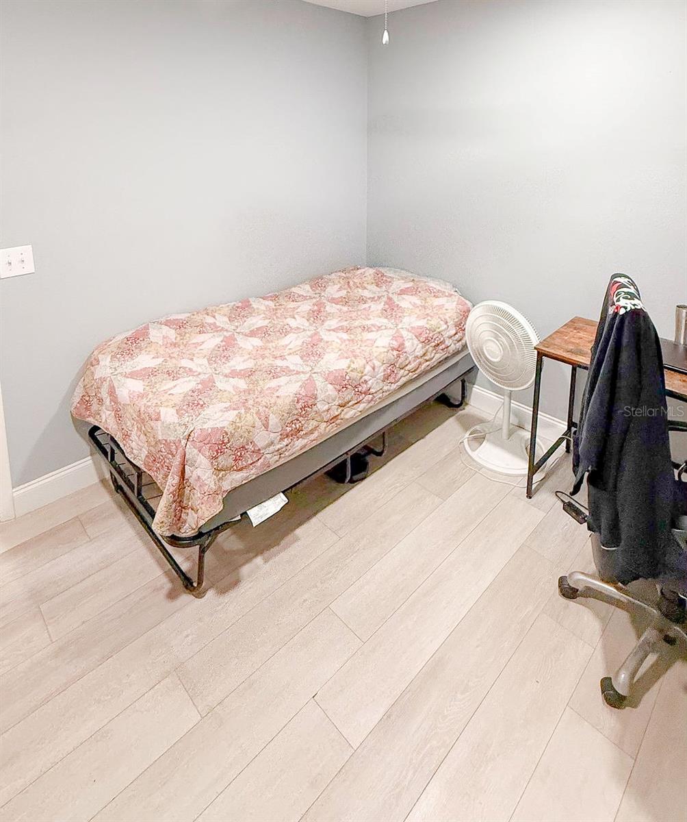 11001 N ARMENIA AVE — photo 29