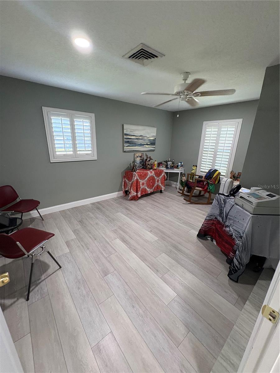 11001 N ARMENIA AVE — photo 35