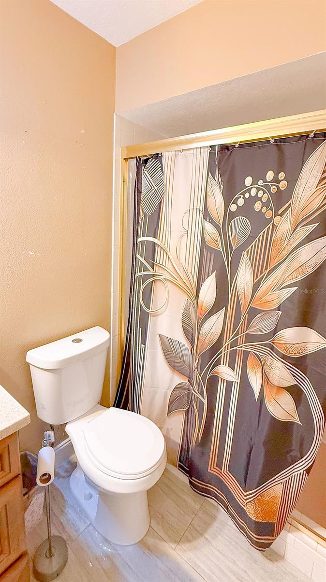 11001 N ARMENIA AVE — photo 24