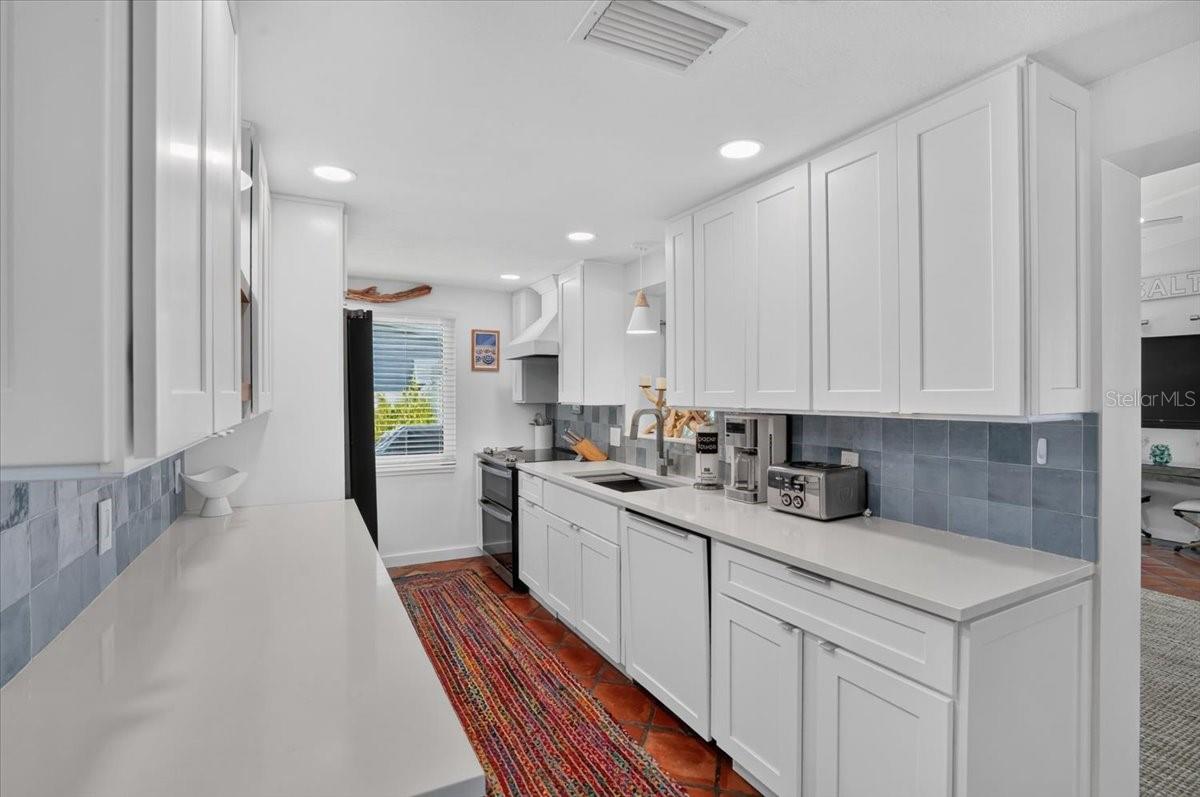 6203 HOLMES BLVD — photo 18