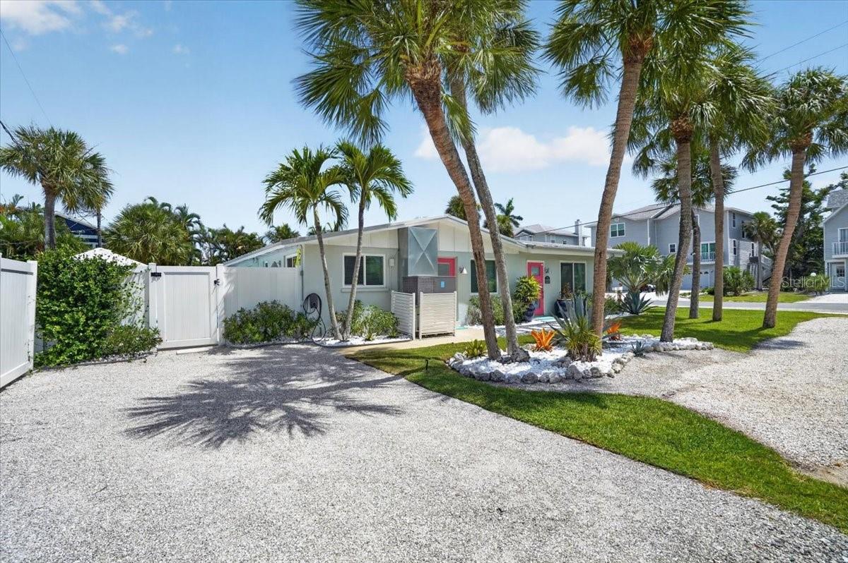 6203 HOLMES BLVD — photo 35