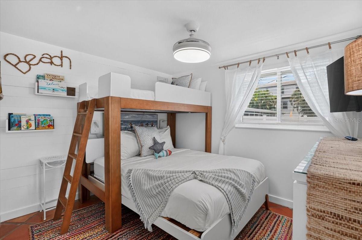 6203 HOLMES BLVD — photo 24