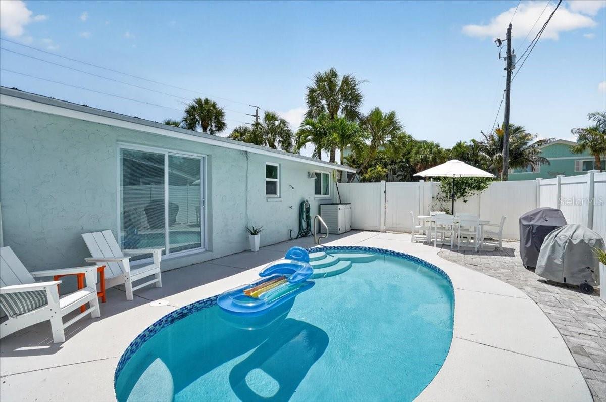 6203 HOLMES BLVD — photo 8