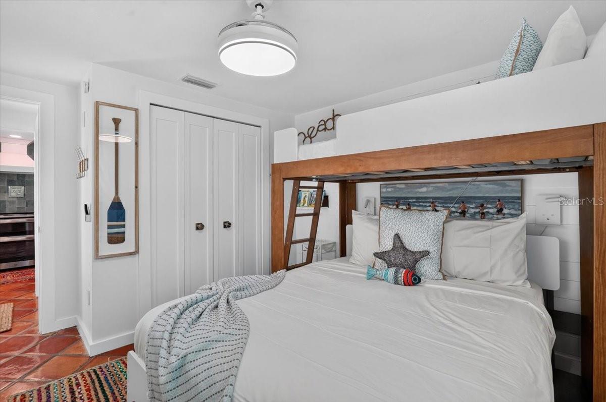 6203 HOLMES BLVD — photo 25