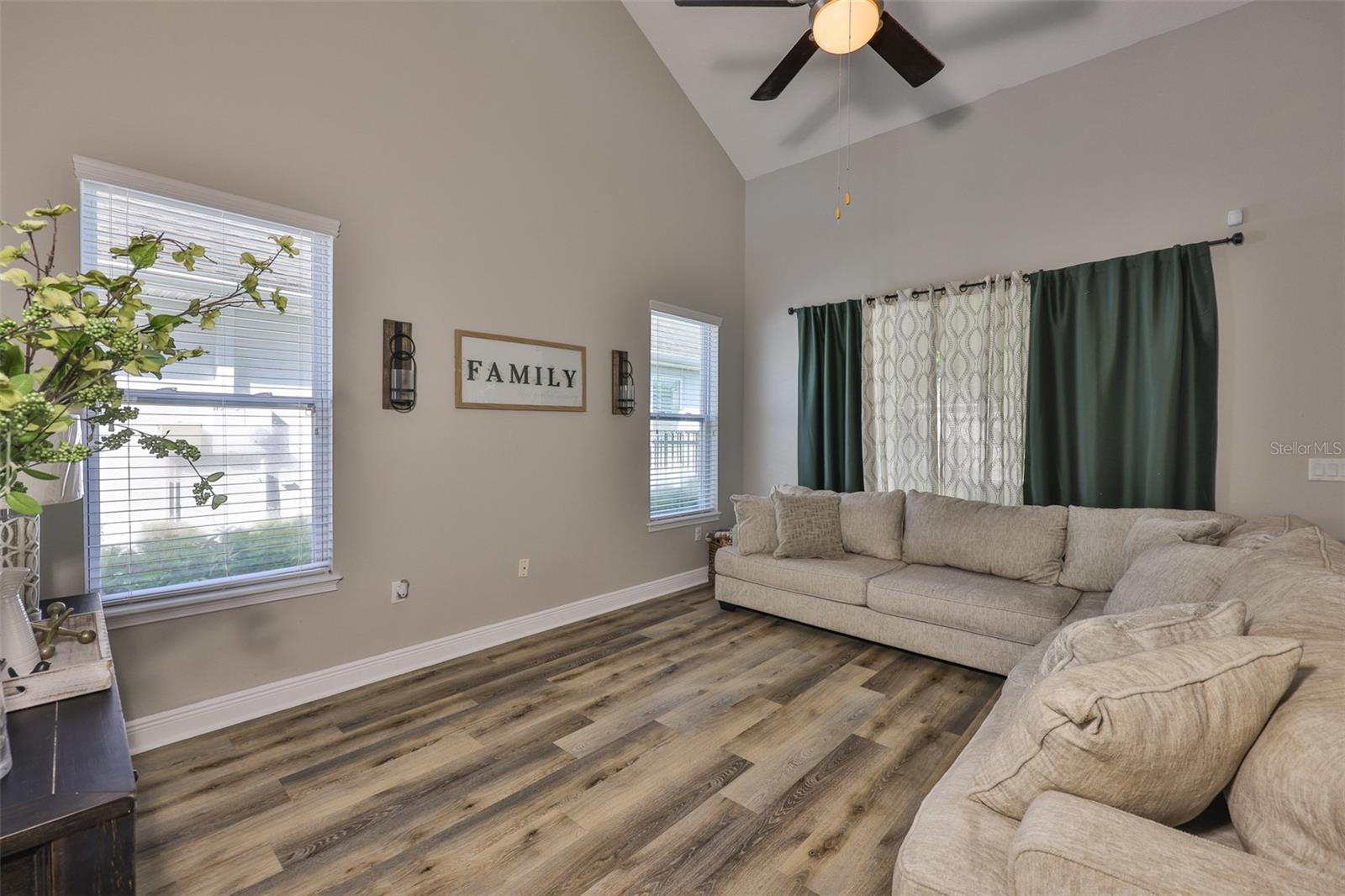 7912 HAMPTON LAKE DR — photo 8