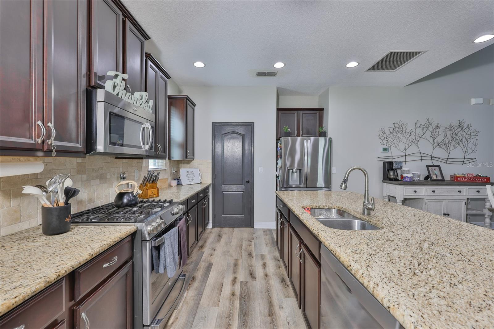 7912 HAMPTON LAKE DR — photo 13