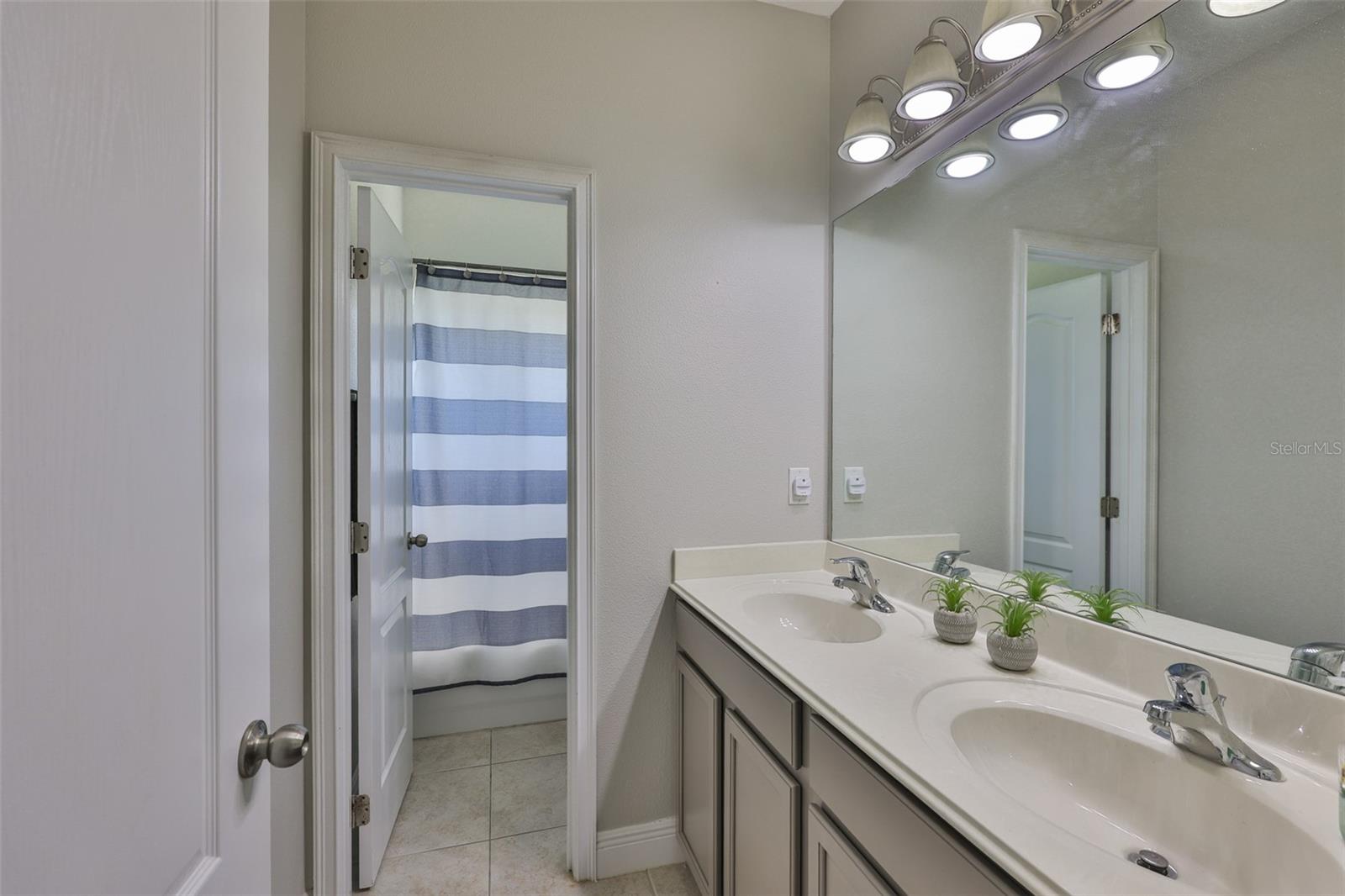 7912 HAMPTON LAKE DR — photo 27