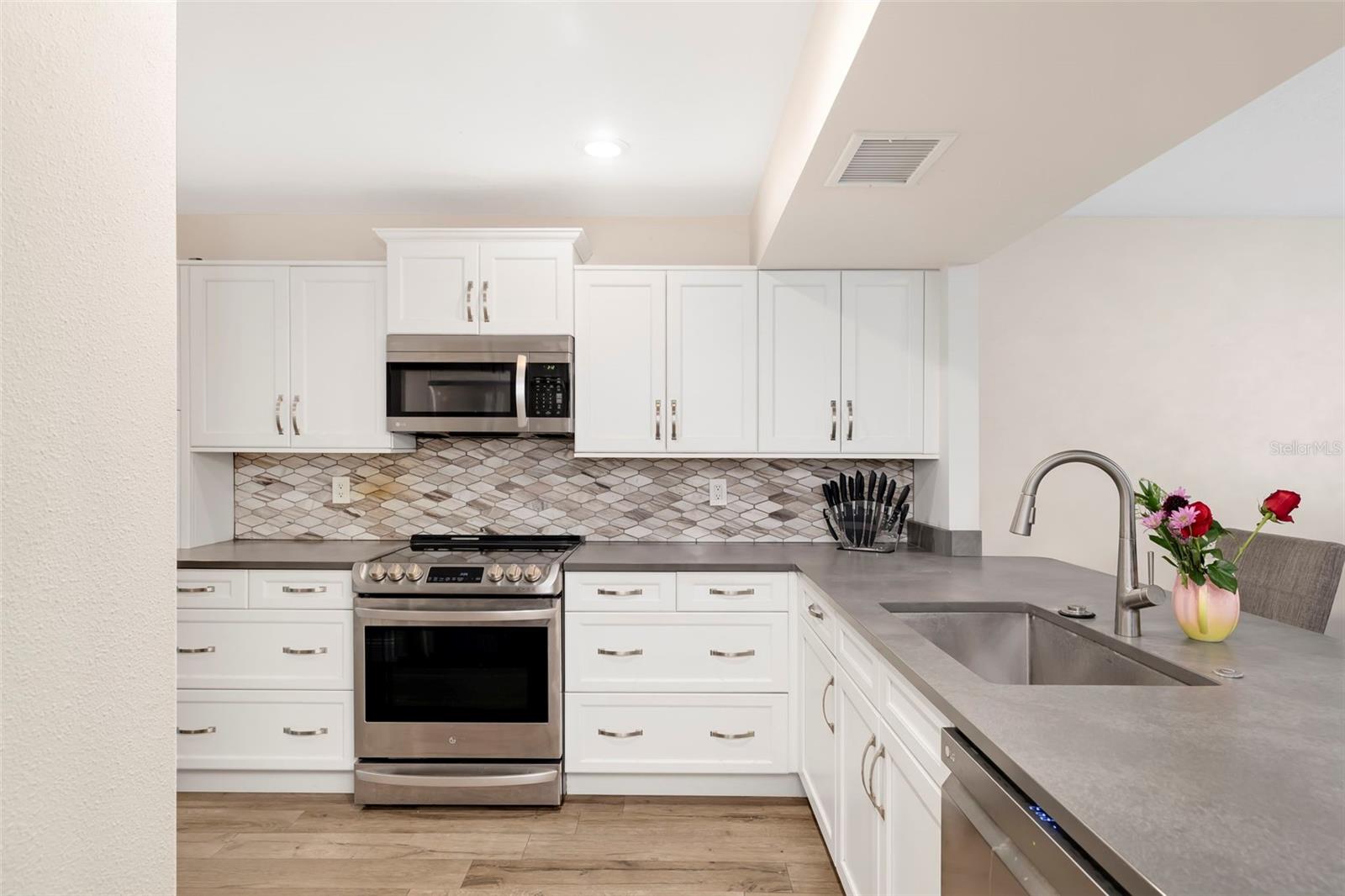 5182 LANCEWOOD DR #14 — photo 17