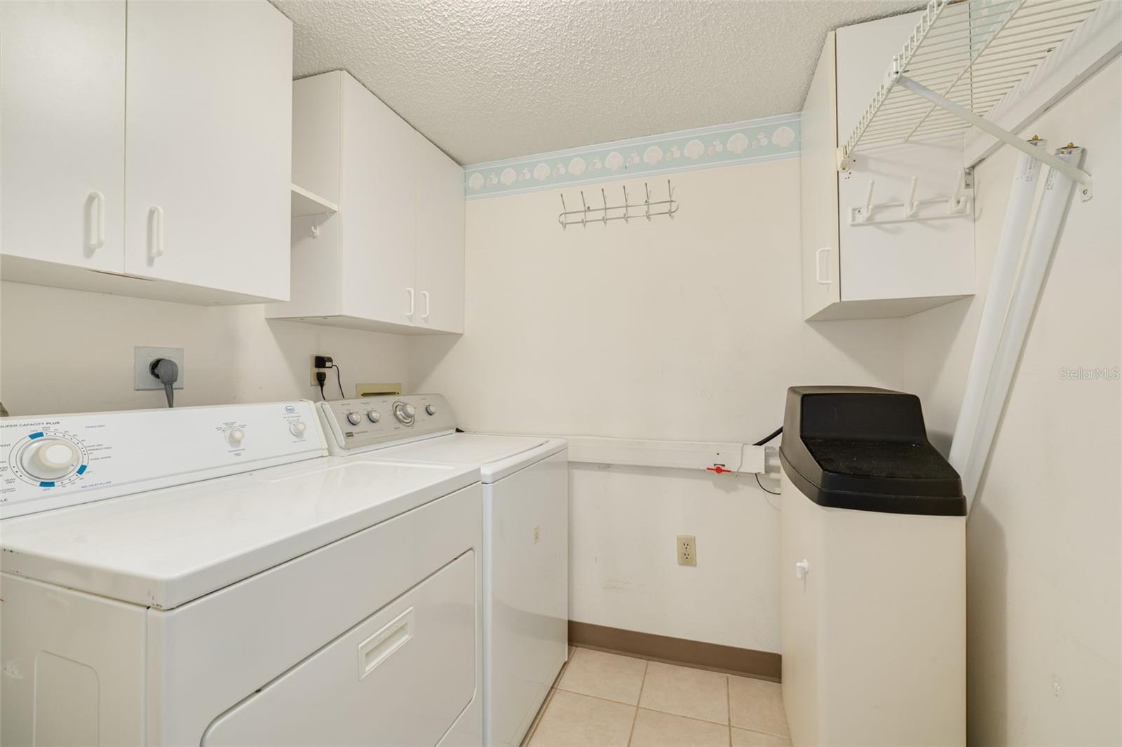 1882 PINE RIDGE WAY W #C2 — photo 23