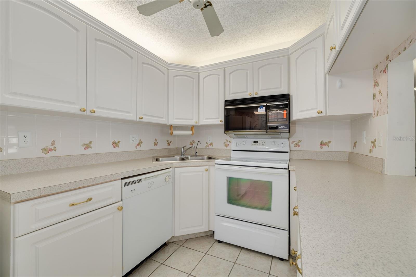 1882 PINE RIDGE WAY W #C2 — photo 13