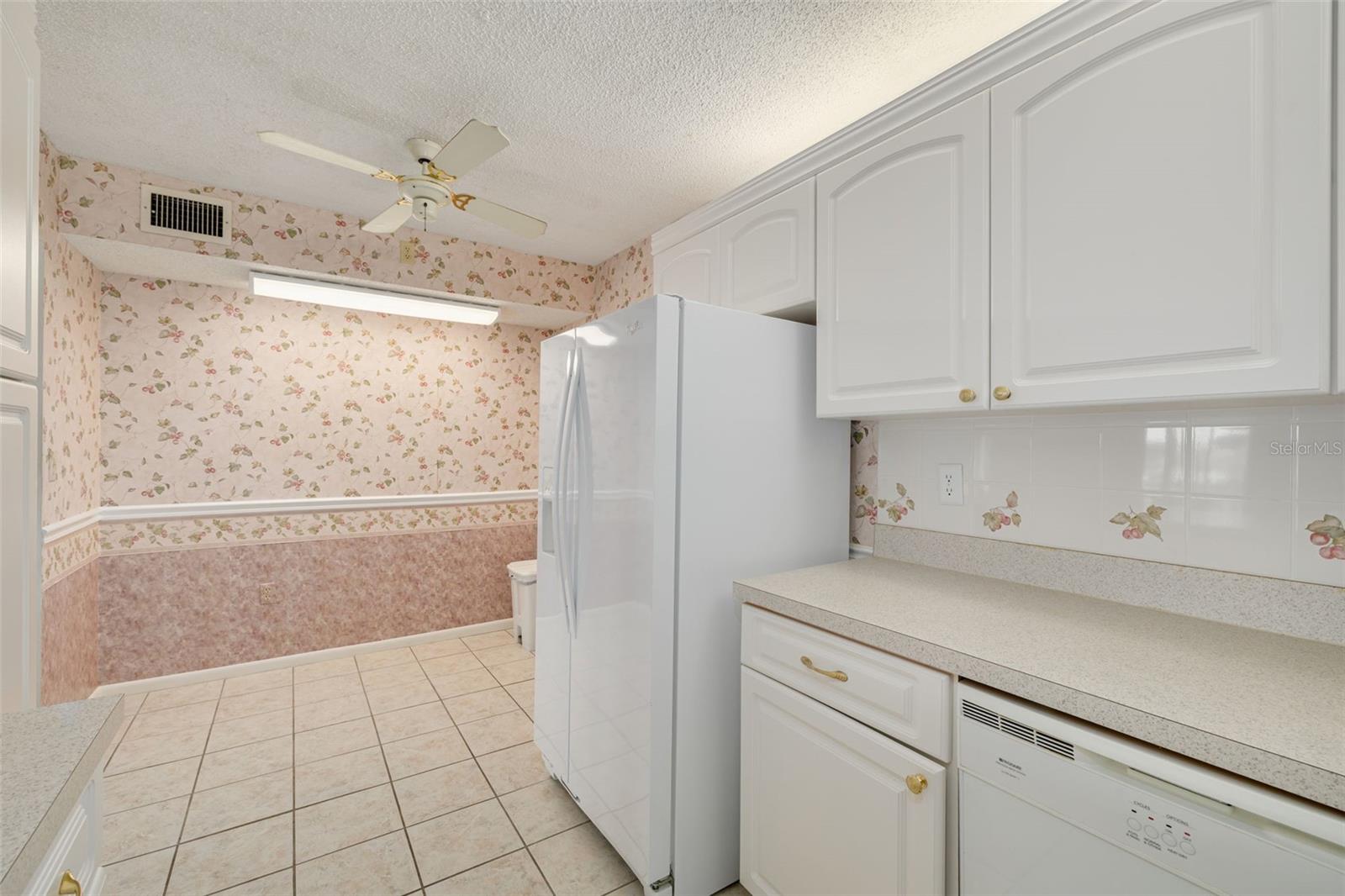 1882 PINE RIDGE WAY W #C2 — photo 15