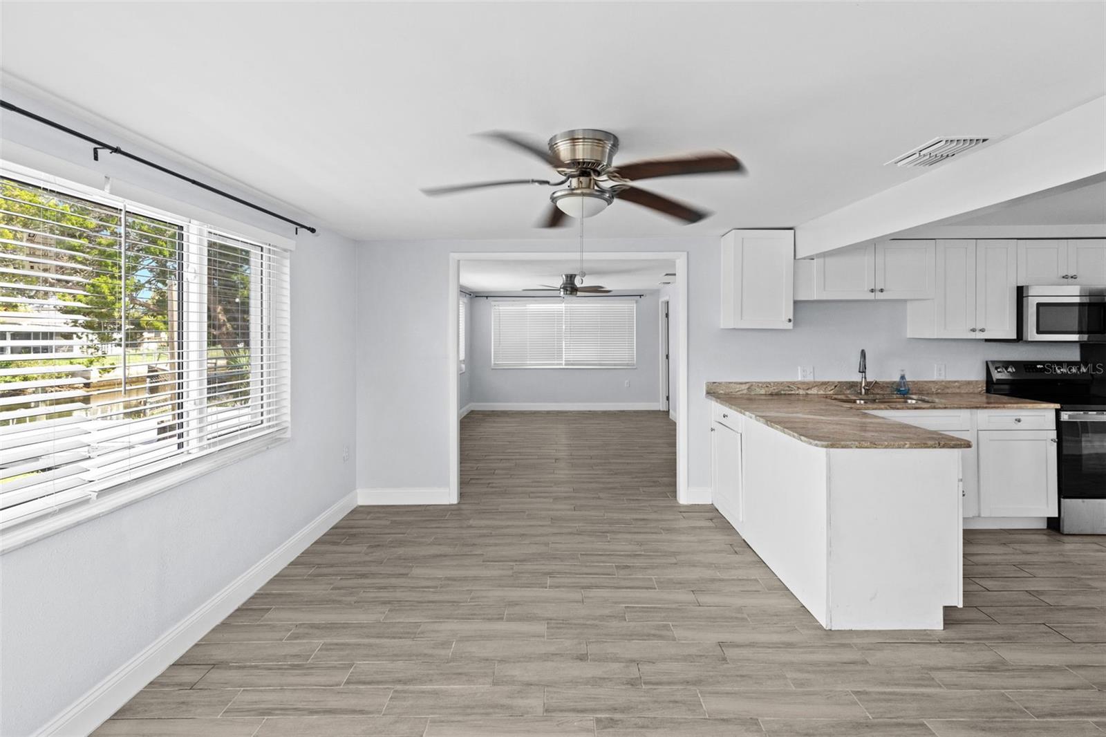 13916 SOMMERS AVE — photo 11