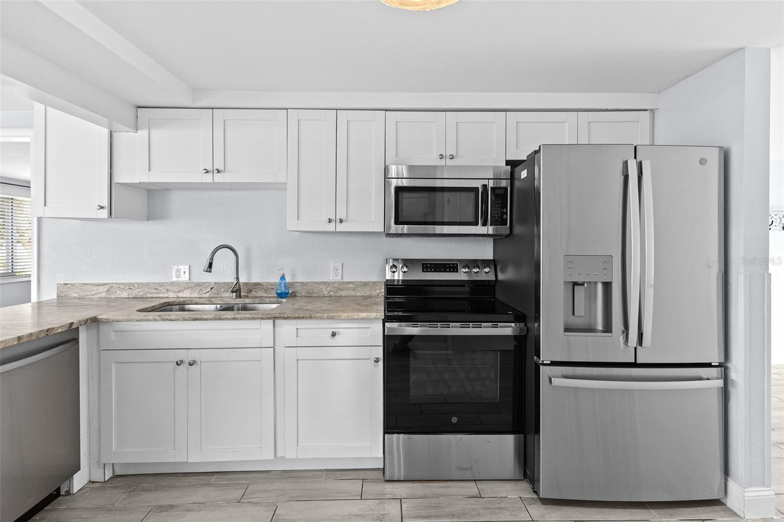 13916 SOMMERS AVE — photo 8
