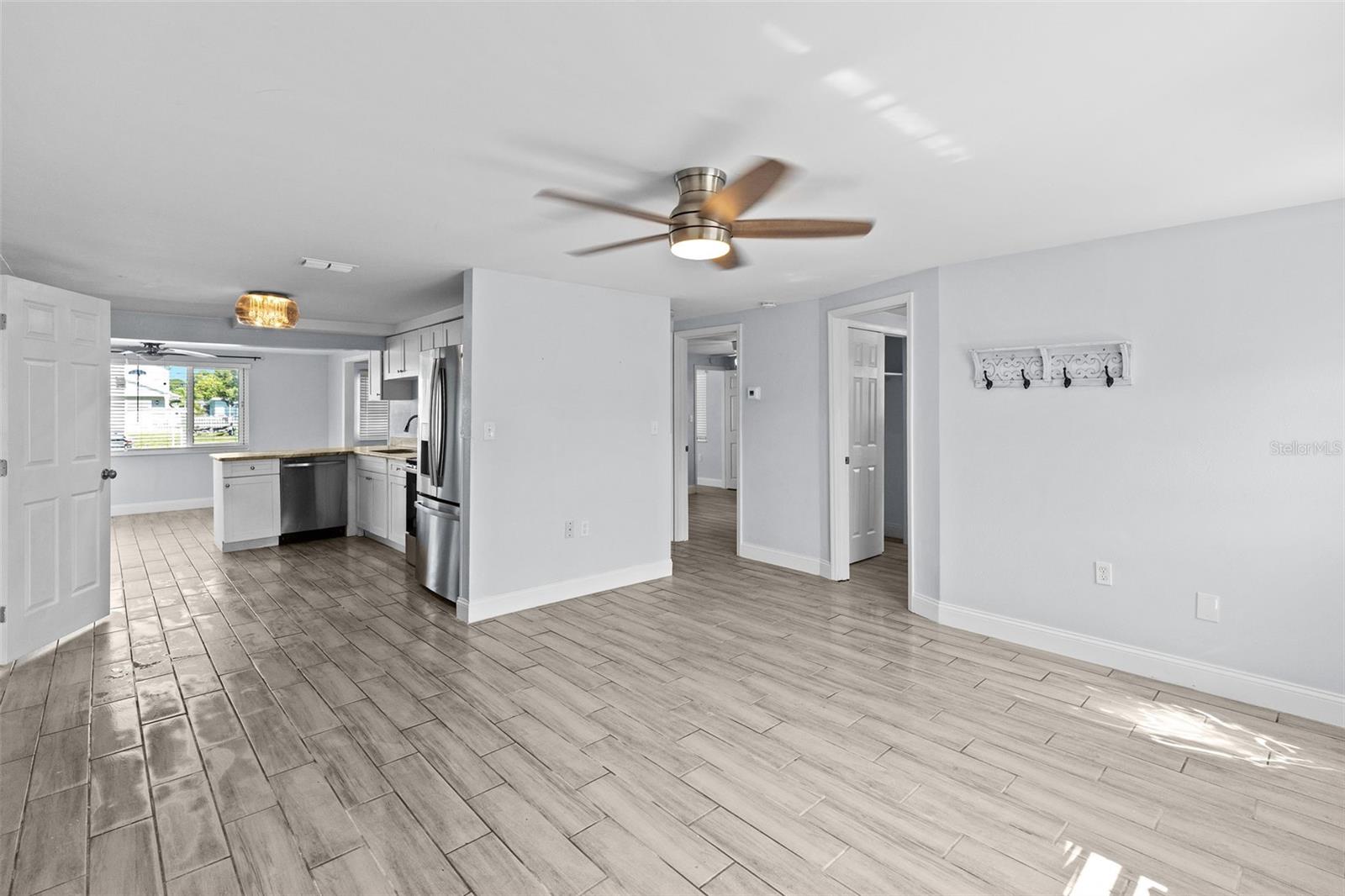 13916 SOMMERS AVE — photo 4