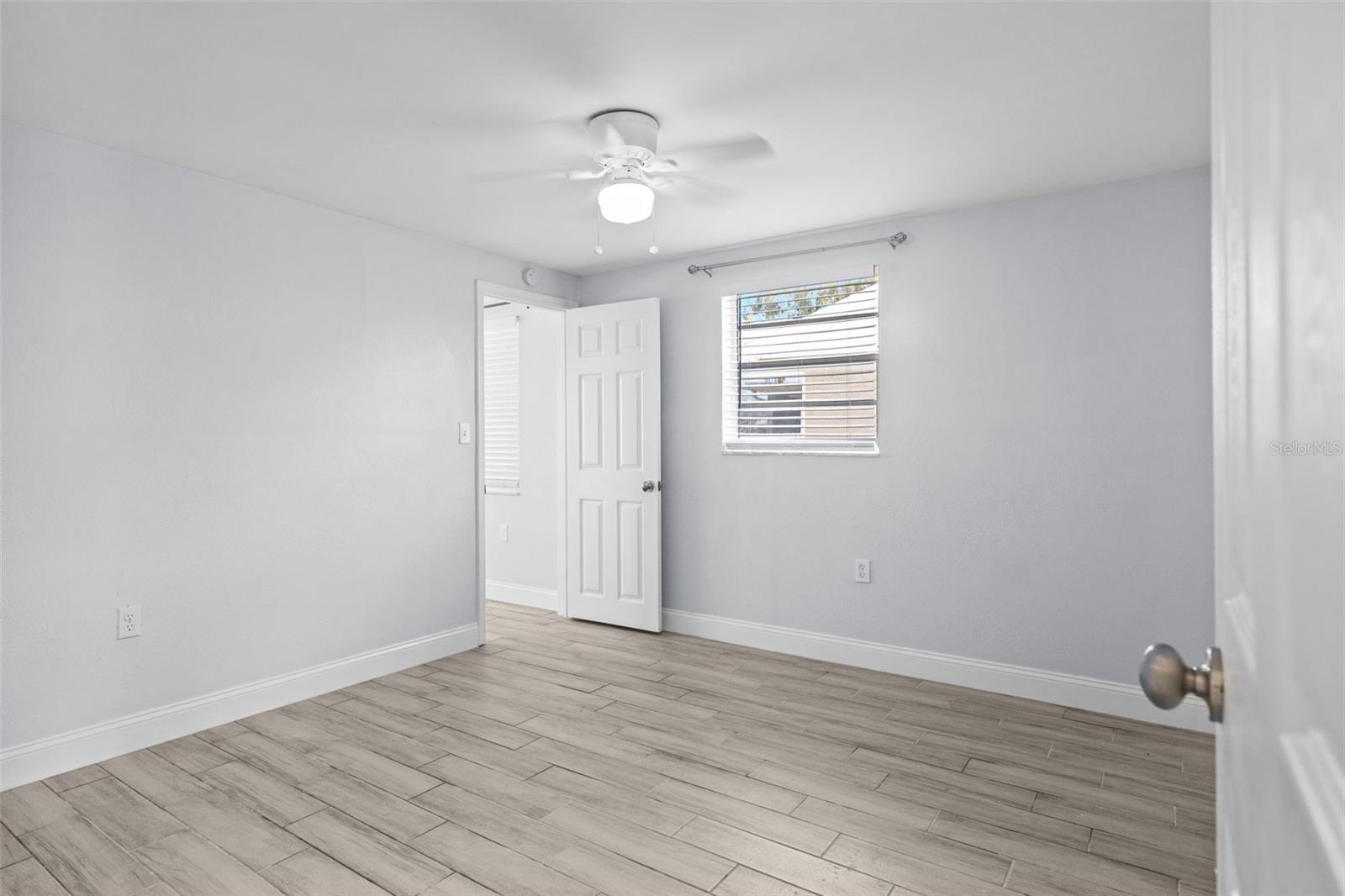 13916 SOMMERS AVE — photo 23