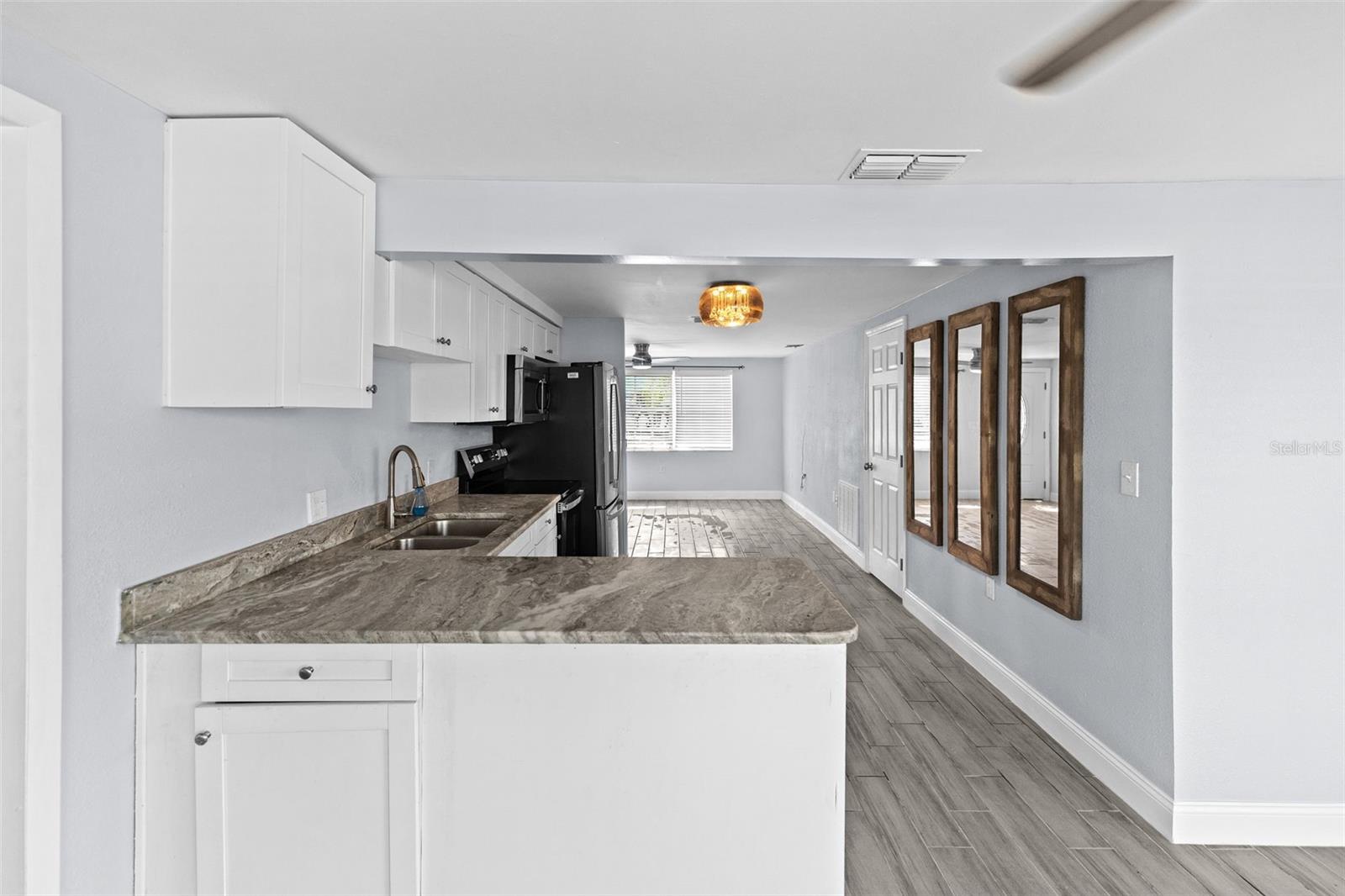 13916 SOMMERS AVE — photo 10