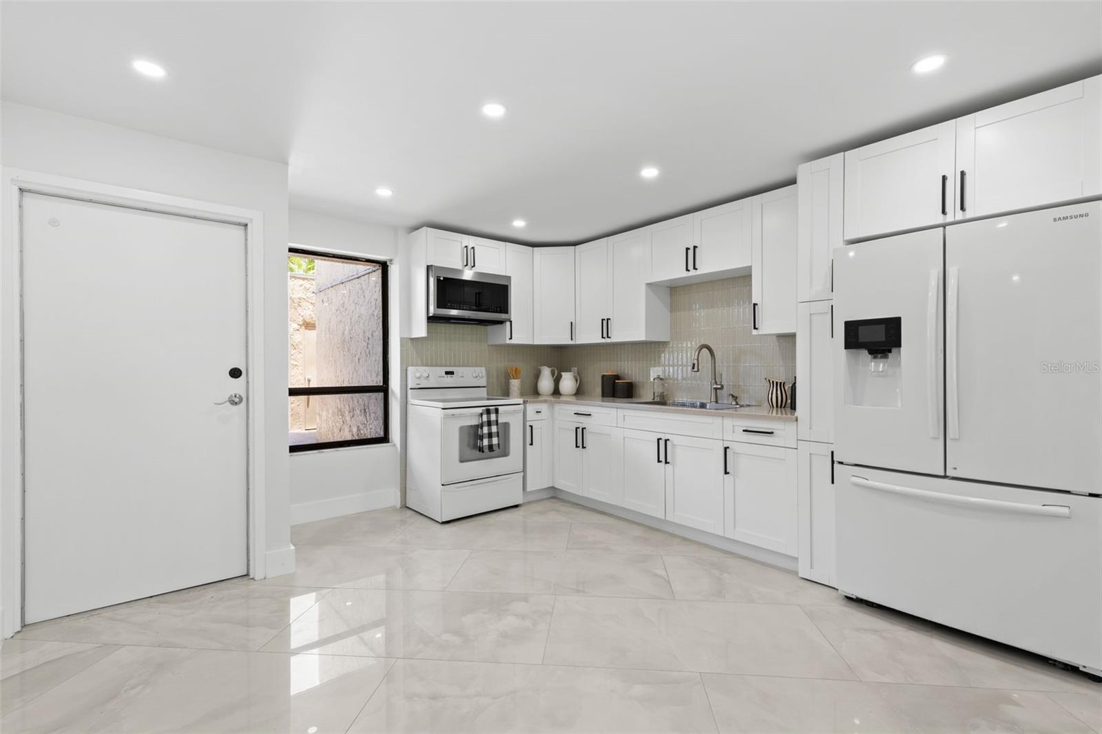 2614 COVE CAY DR #106 — photo 6