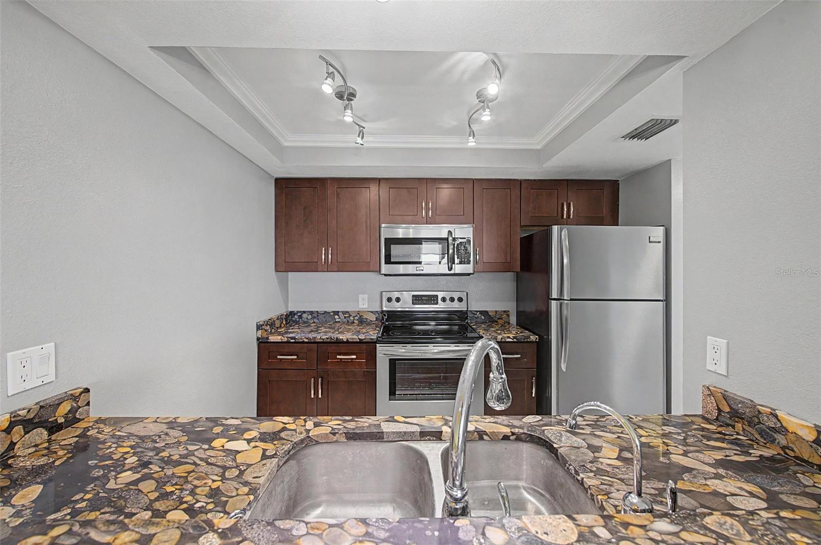 2618 COVE CAY DR #505 — photo 8