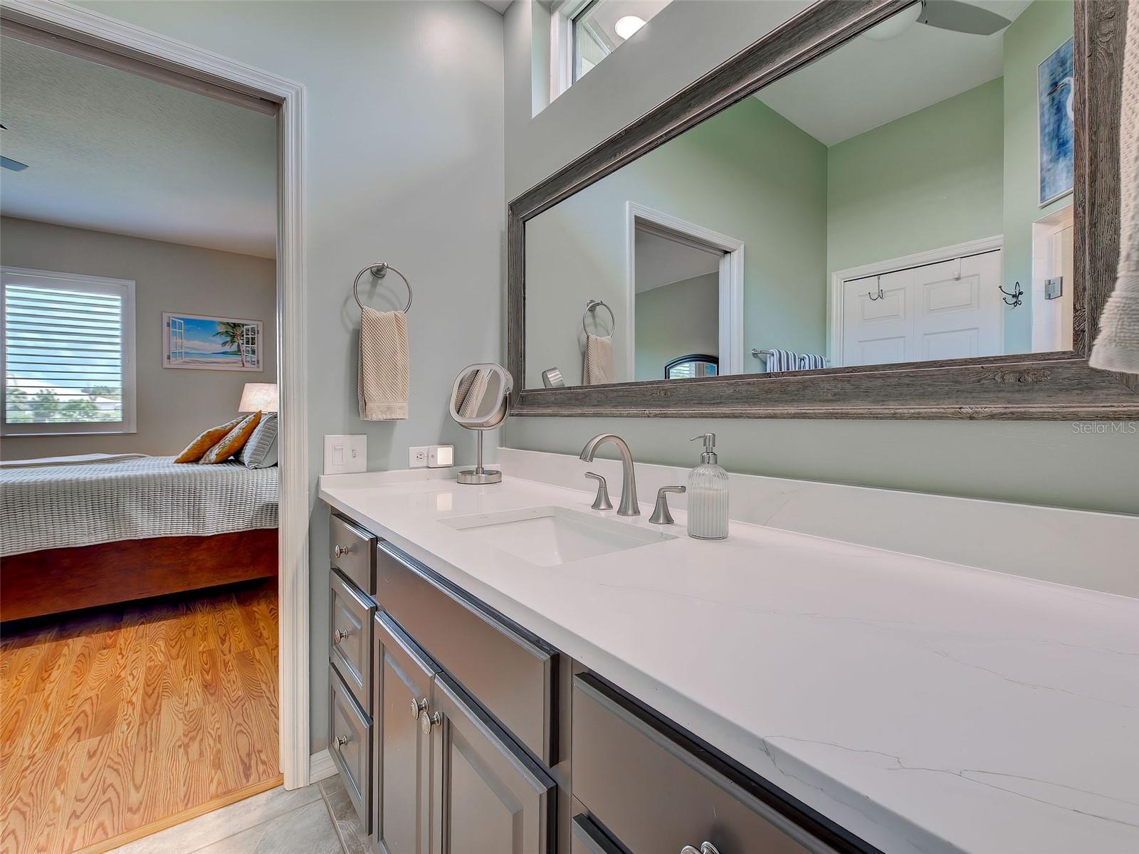 5011 SEAGRASS DR — photo 44