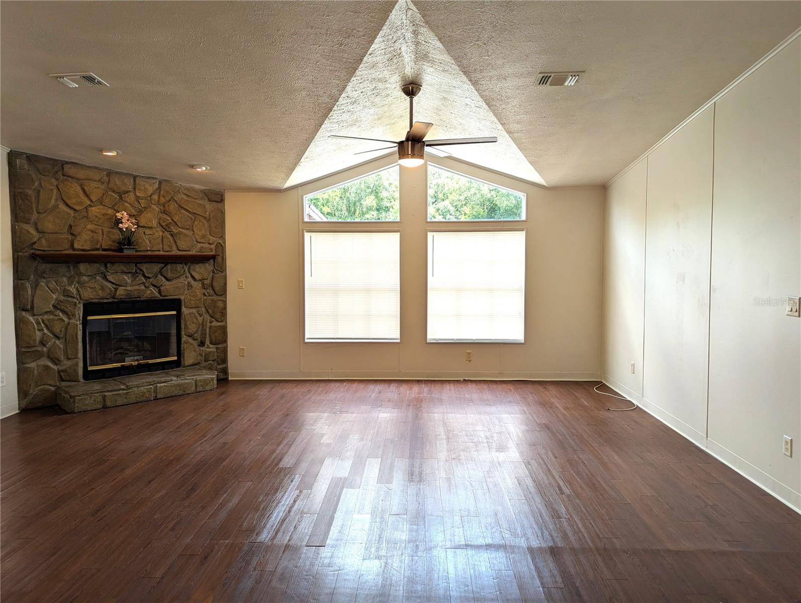 30517 CLEARVIEW DR — photo 30