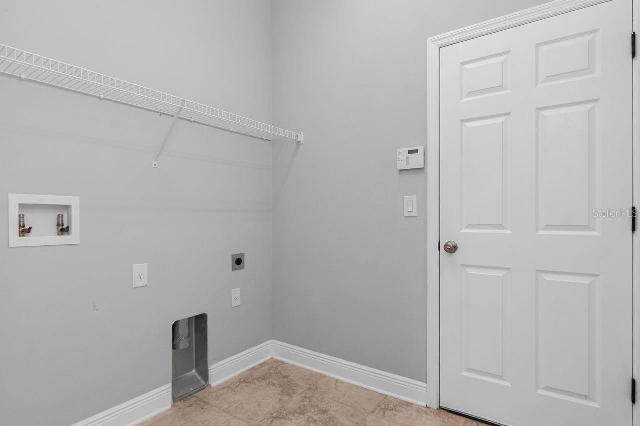 8703 ALAFIA HILLS DR — photo 31