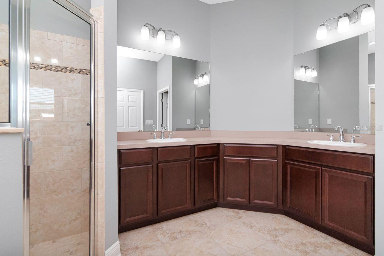 8703 ALAFIA HILLS DR — photo 38