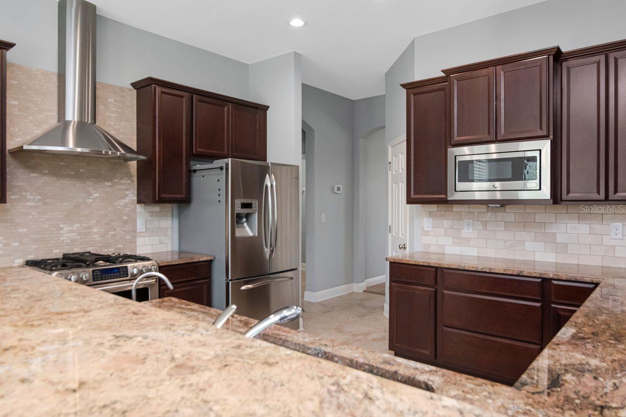 8703 ALAFIA HILLS DR — photo 27