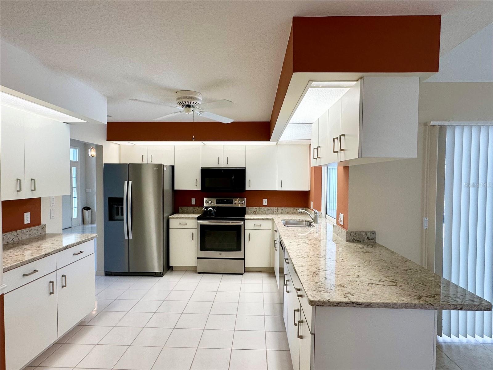 5024 SOUTHERN PINE CIR — photo 20