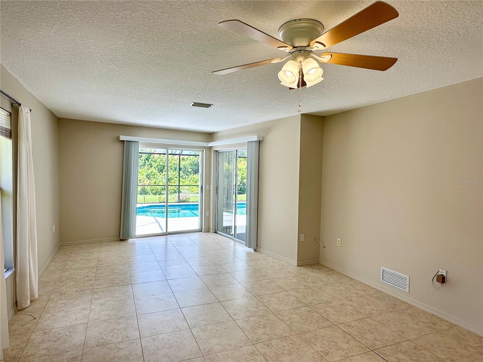 5024 SOUTHERN PINE CIR — photo 34