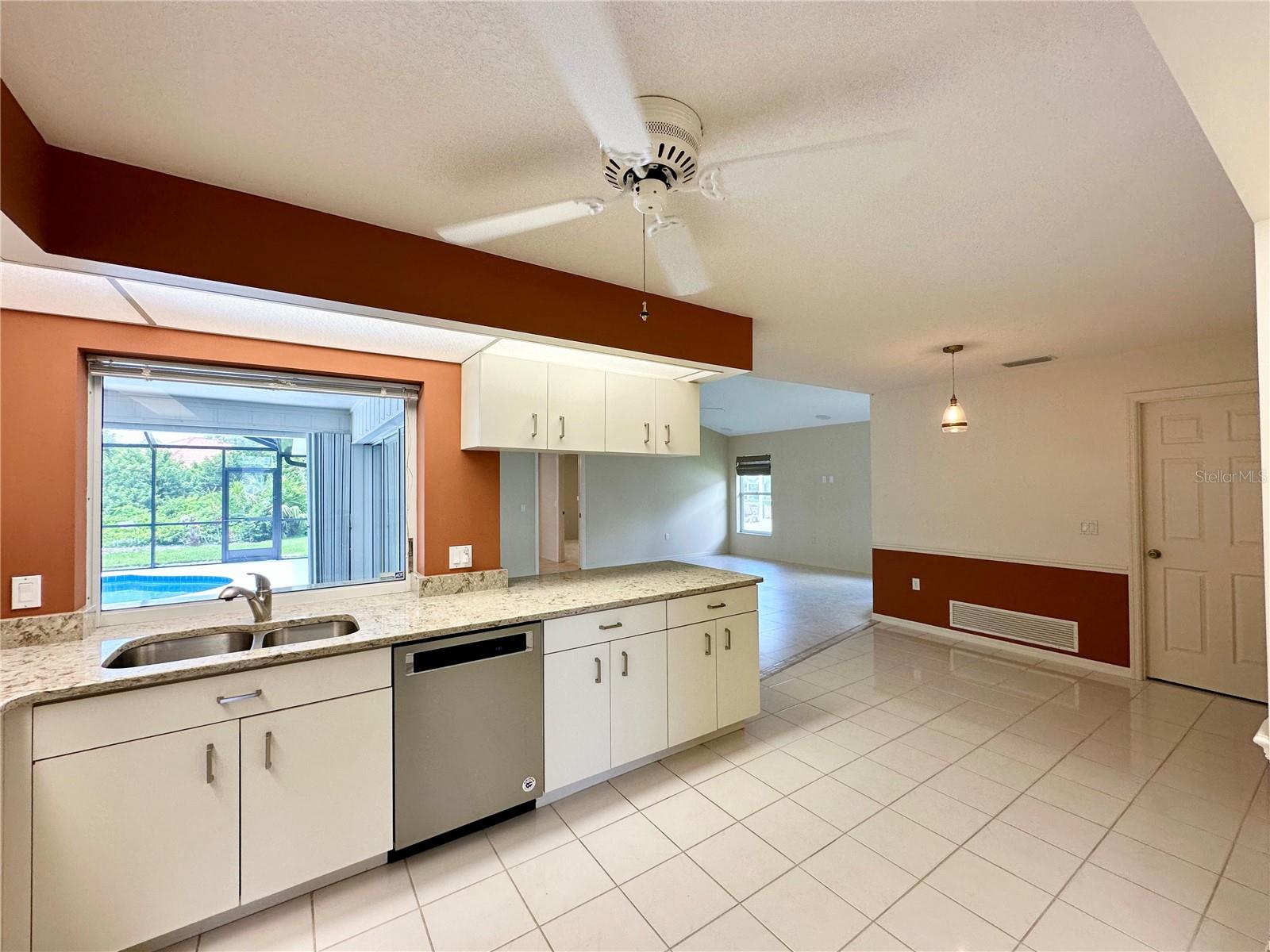 5024 SOUTHERN PINE CIR — photo 25