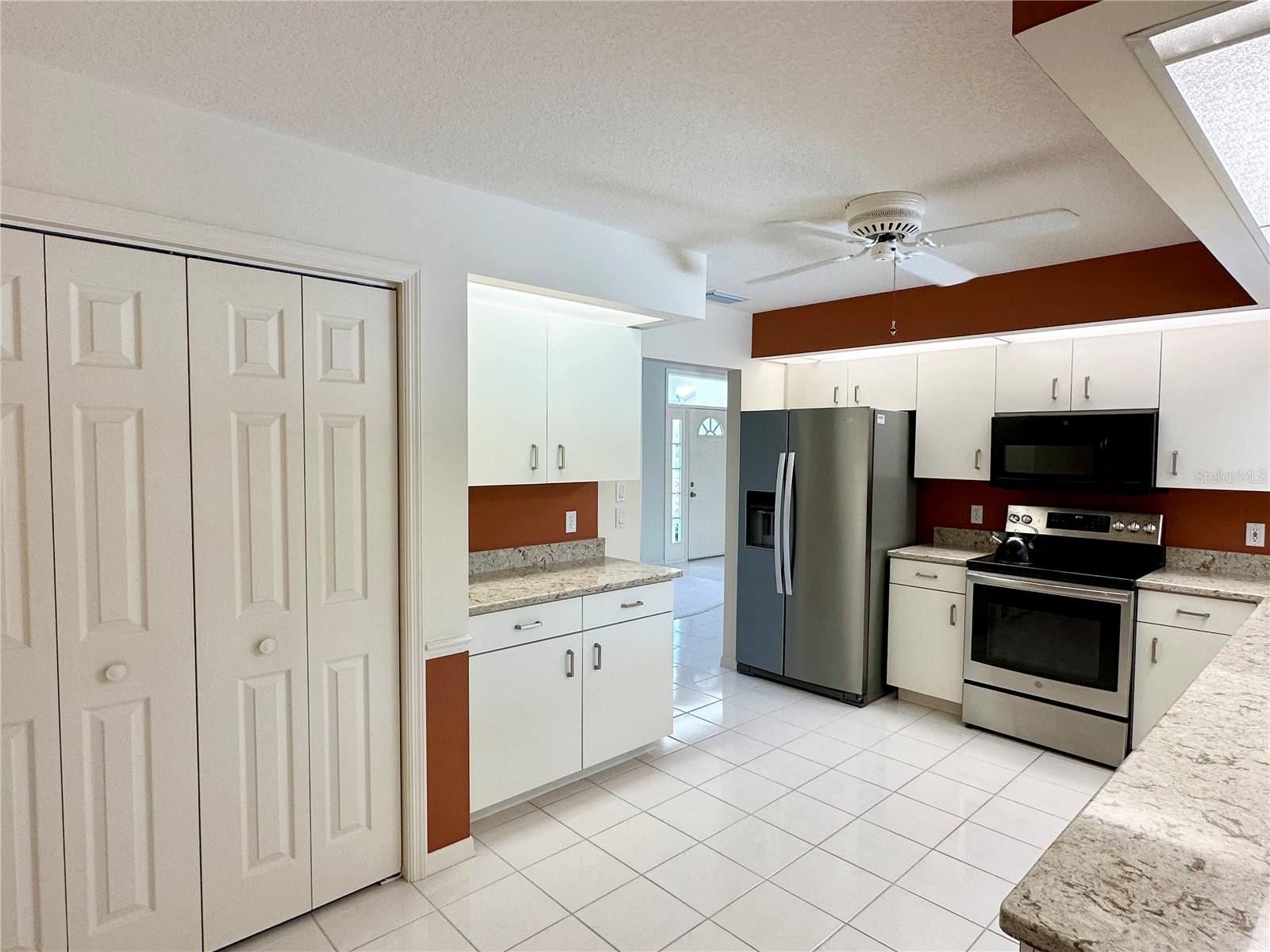 5024 SOUTHERN PINE CIR — photo 21