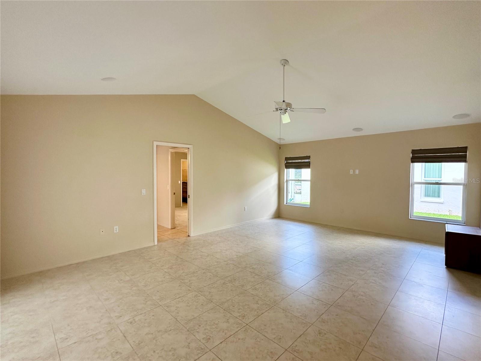 5024 SOUTHERN PINE CIR — photo 29
