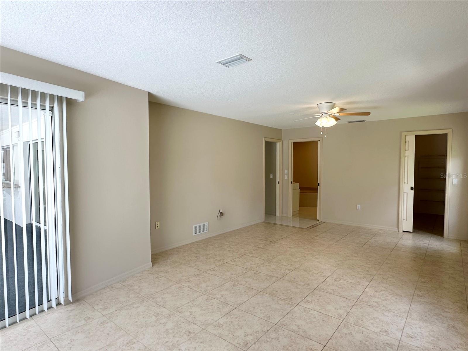 5024 SOUTHERN PINE CIR — photo 33