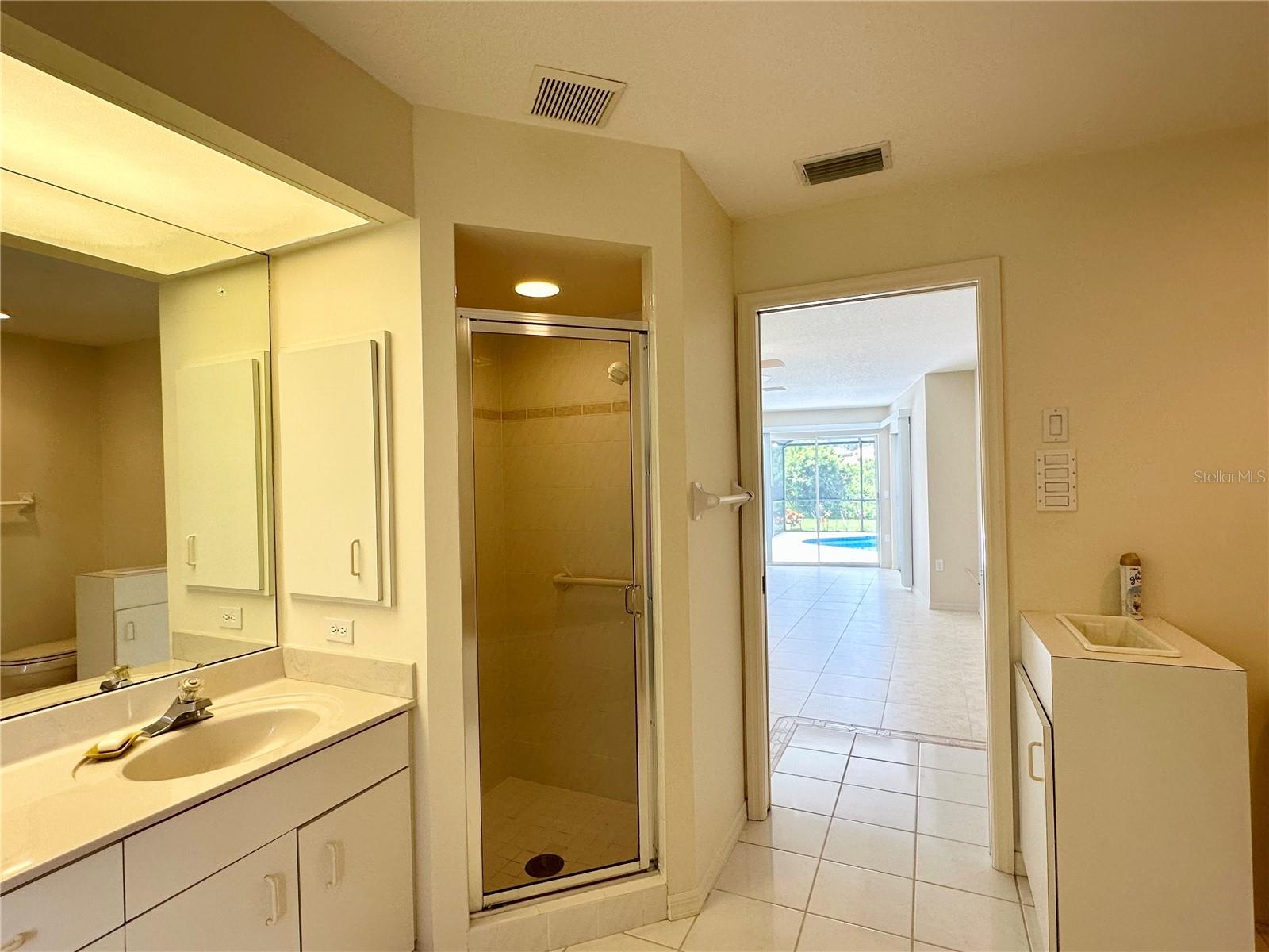 5024 SOUTHERN PINE CIR — photo 38