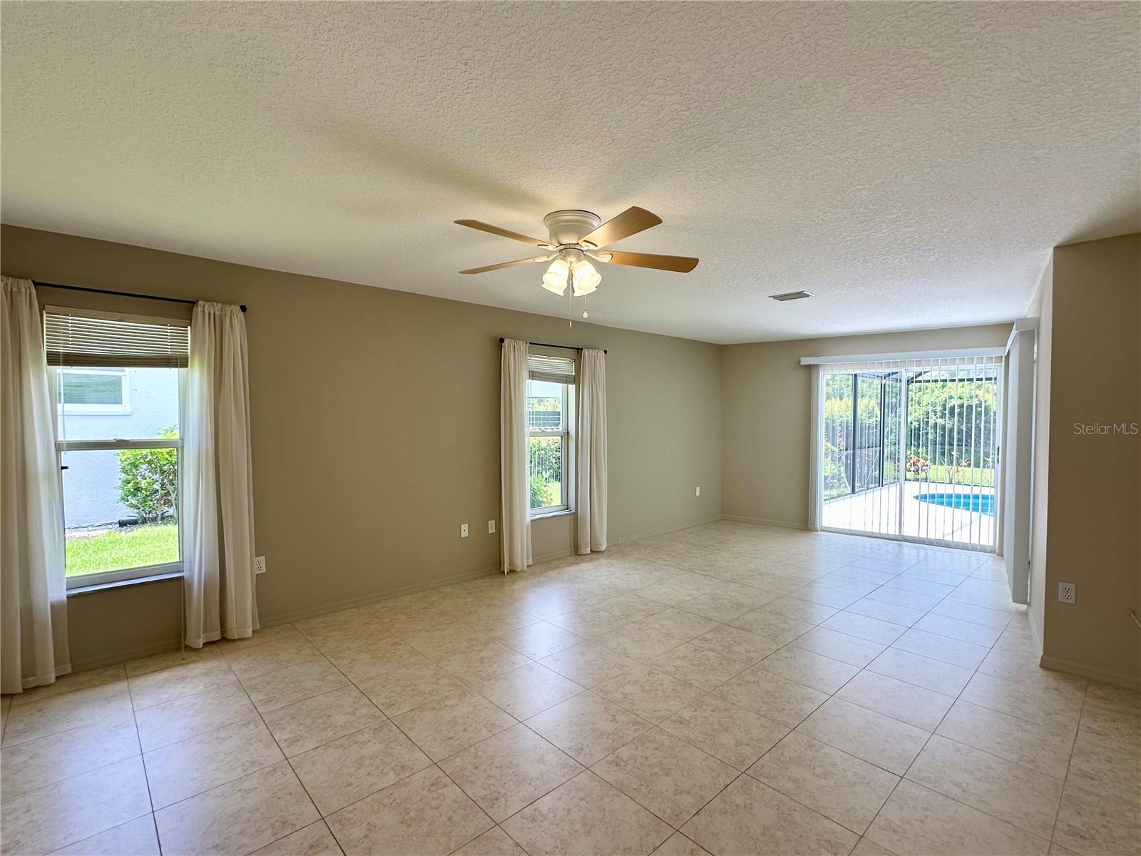 5024 SOUTHERN PINE CIR — photo 32