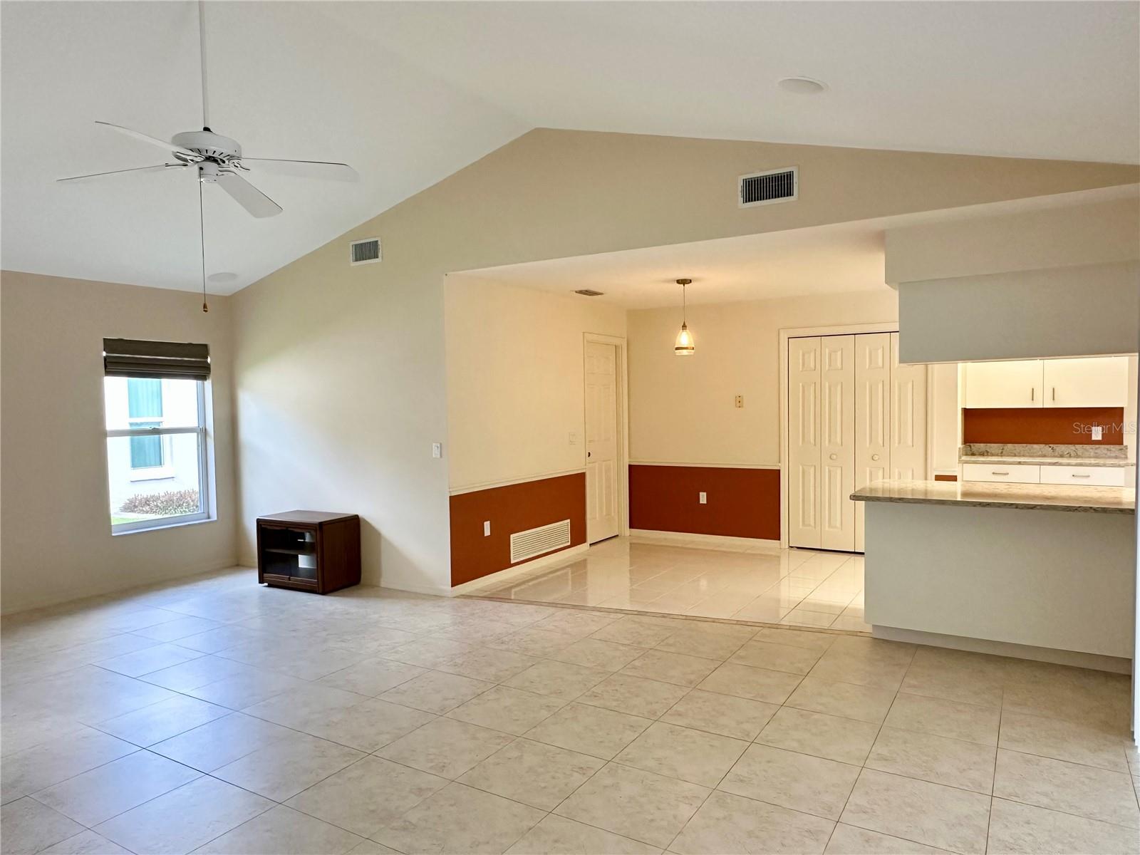5024 SOUTHERN PINE CIR — photo 27