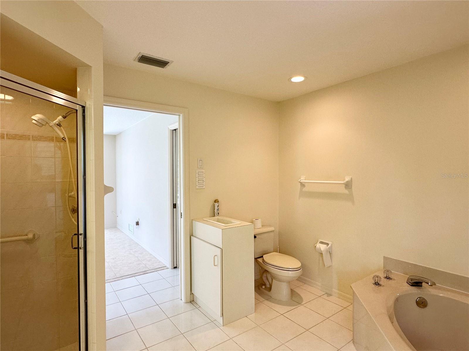 5024 SOUTHERN PINE CIR — photo 39