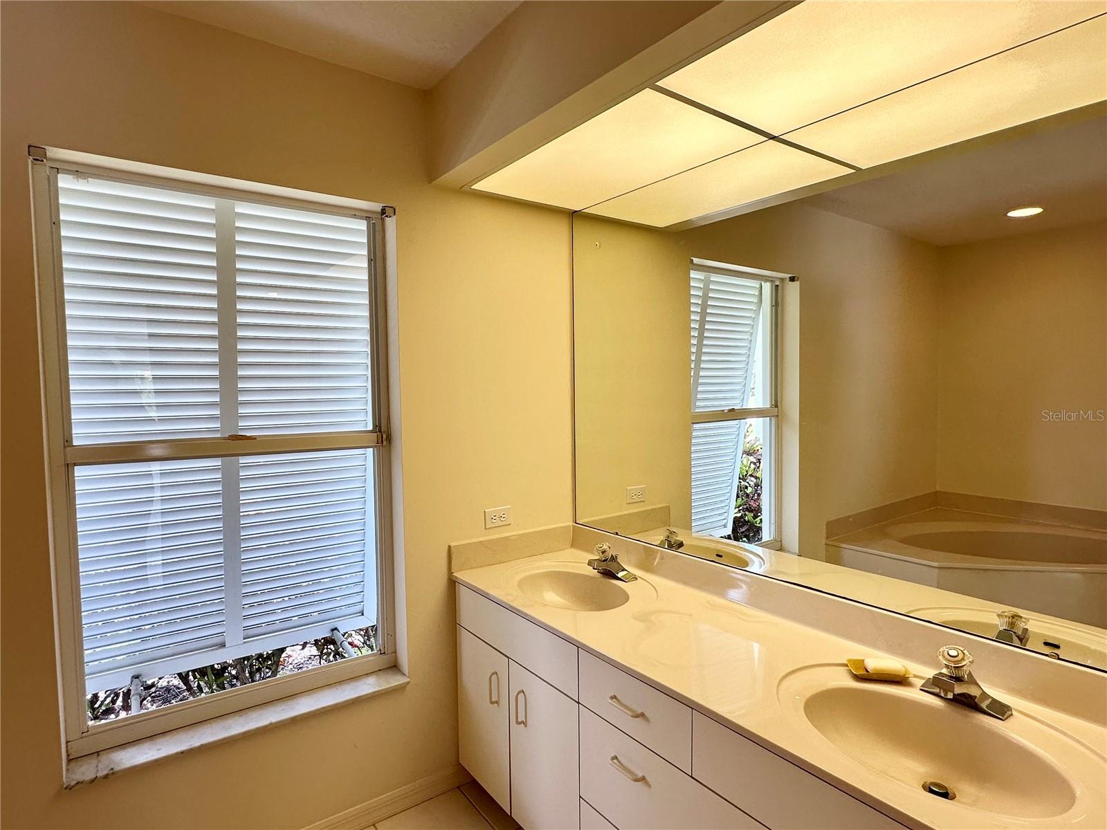 5024 SOUTHERN PINE CIR — photo 40