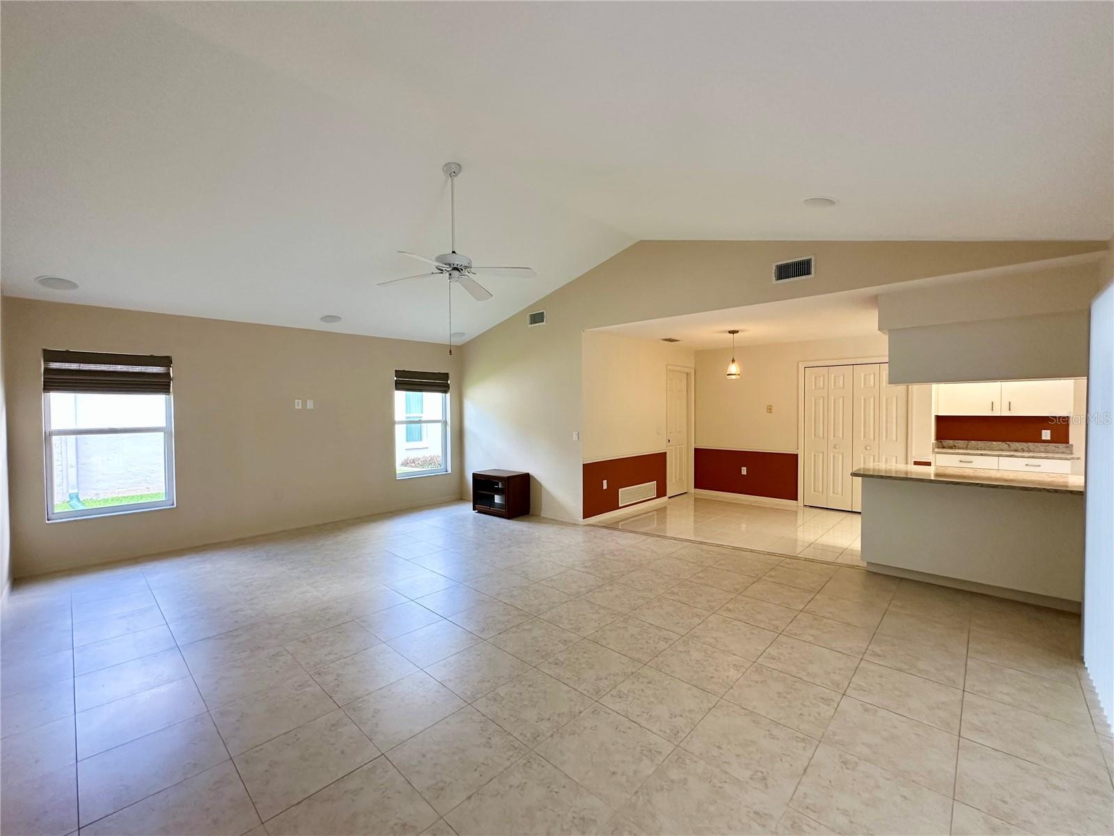 5024 SOUTHERN PINE CIR — photo 28