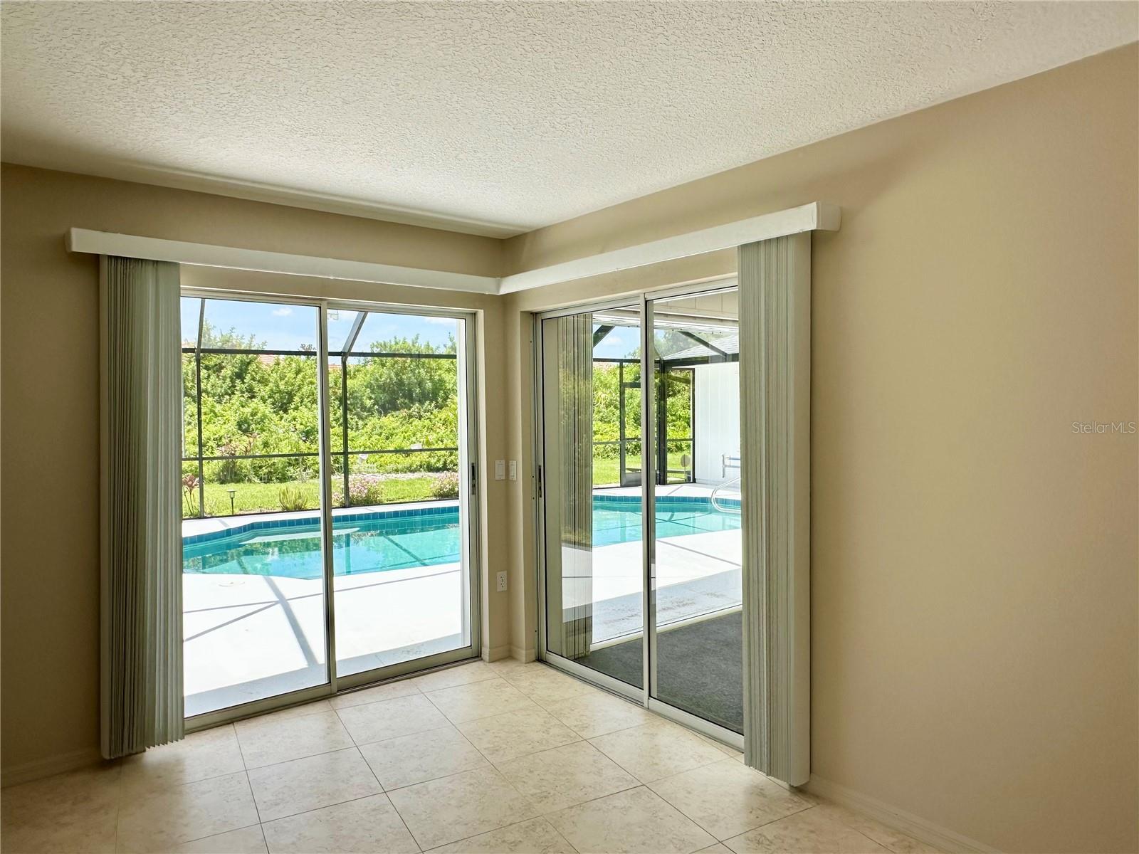 5024 SOUTHERN PINE CIR — photo 35
